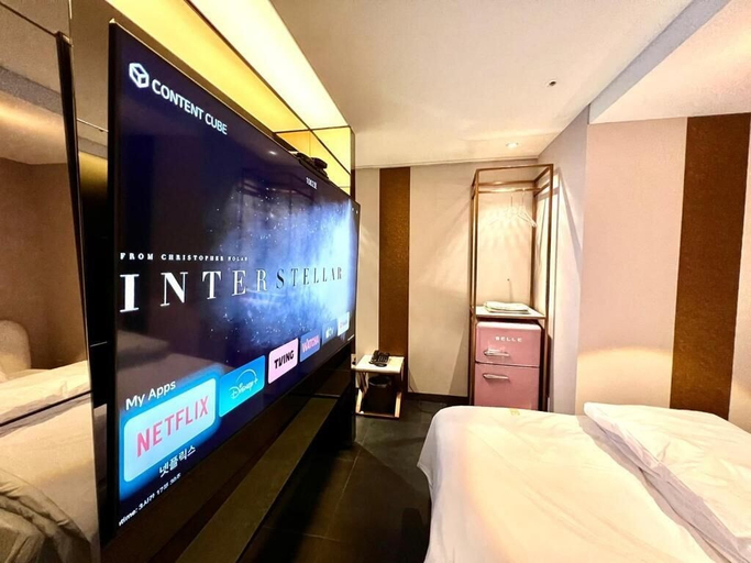 Bedroom 5, Yeoksam Lumiere, Gangnam
