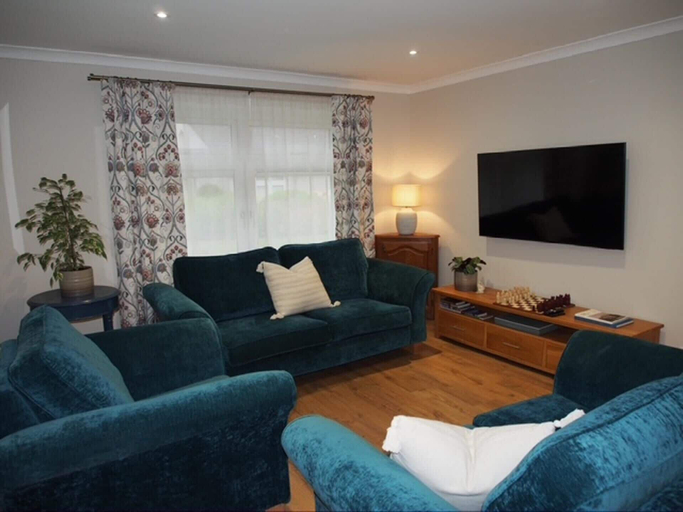 Living area 2, Cosy two Bedroom Bungalow With Garden in Ballater, Aberdeenshire