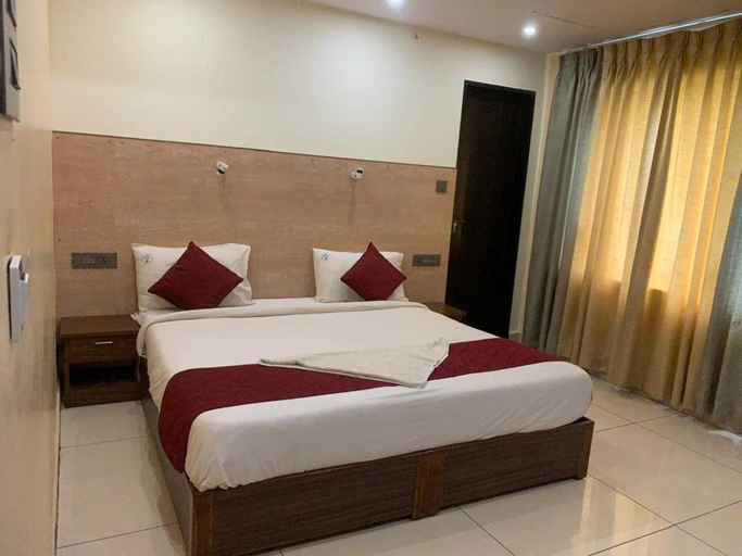 Room 2, Collection O Pavithra Sangamam Ghat, Krishna