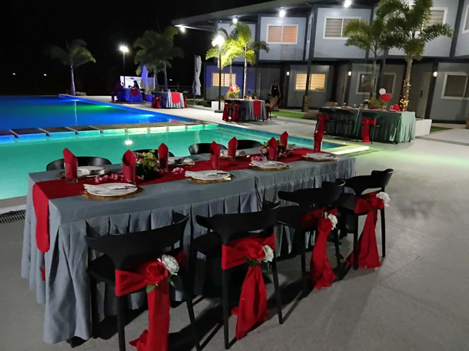 Food & Drinks, The Peninsula Resort, Mamburao