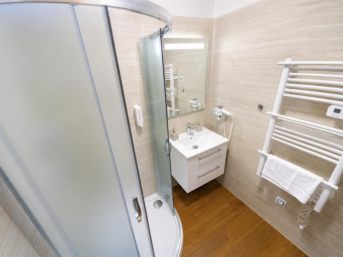 Bathroom 3, Olympland Hotel, Trutnov