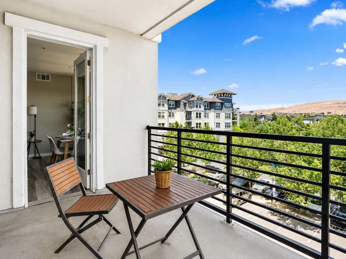 Room 5, Sparks Marina 2BR Mountain Views Pool Hot Tub, Washoe