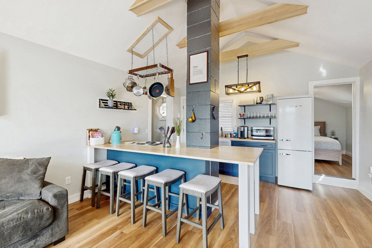 Interior 4, Charming Cottage With a Spacious Deck Overlooking the Megunticook River, Knox