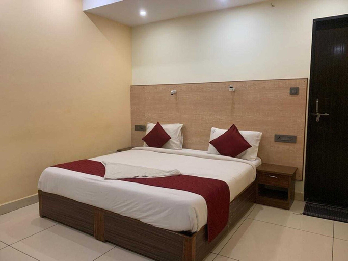 Room 4, Collection O Pavithra Sangamam Ghat, Krishna