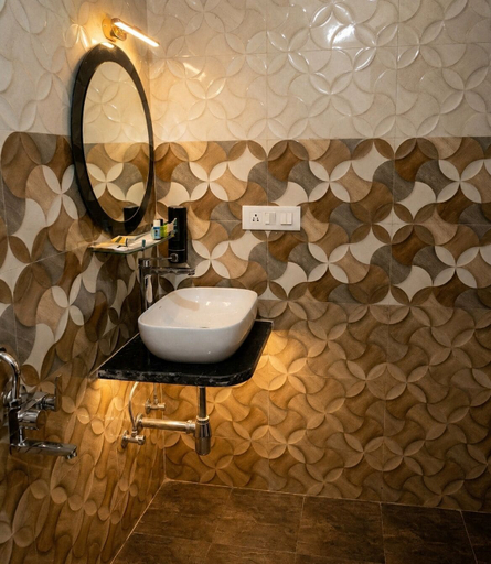 Bathroom 2, Hotel Banaras Vandanam, Varanasi
