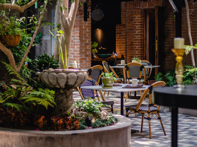 Food & Drinks 4, Hotel Casamada, Allende