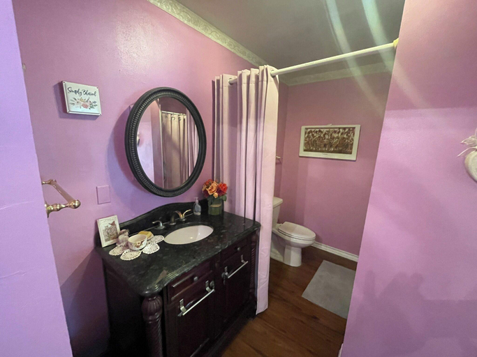 Bathroom 3, Irishette, Erath