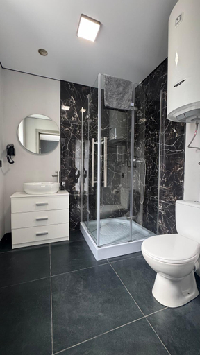 Bathroom, Готель Колиба Колорит, Iaremchans'ka