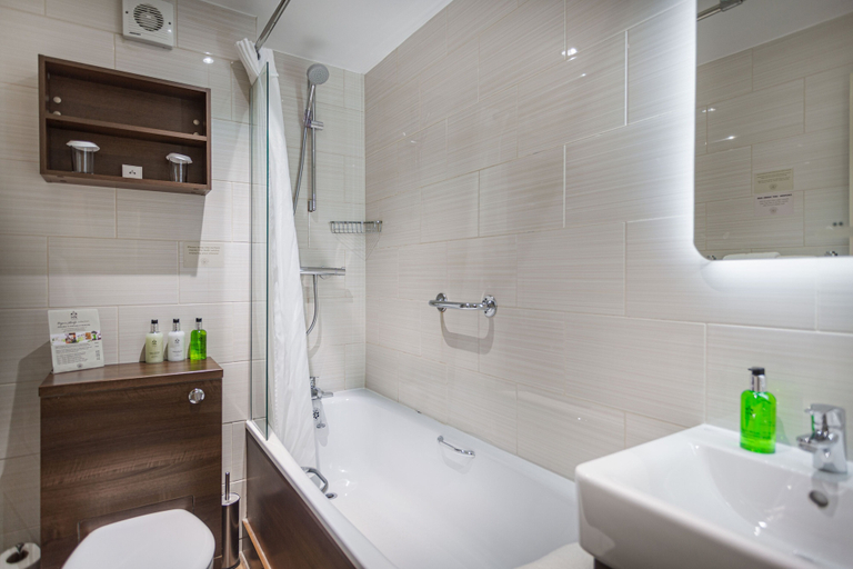 Bathroom 4, The Royal Oak Hotel, Welshpool, Mid Wales, Powys