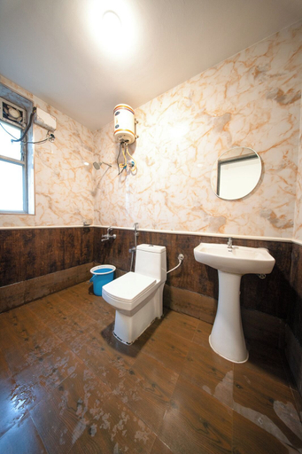 Bathroom 5, Diamond Suites Service Apartment, Bangalore