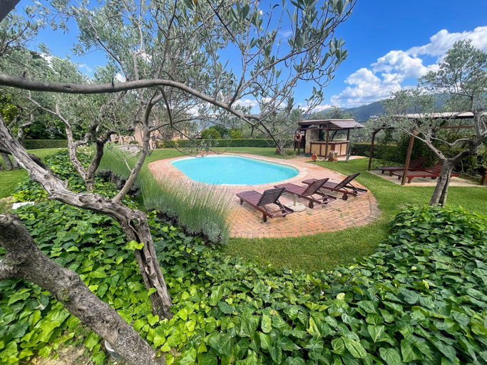 Others 3, Spoleto Tranquilita Sleeps 20 With Wifi Pool Yoga Studio Gardens and Views, Perugia