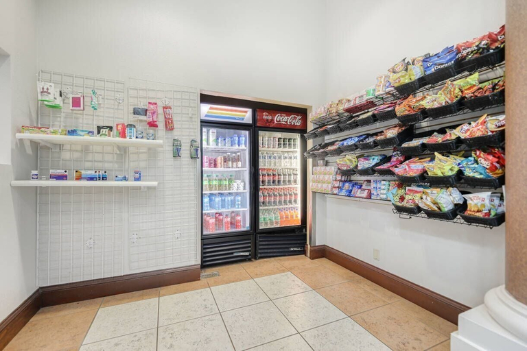 Gift shop, Hawthorn Suites Near Disneycomfort for 6, Orange