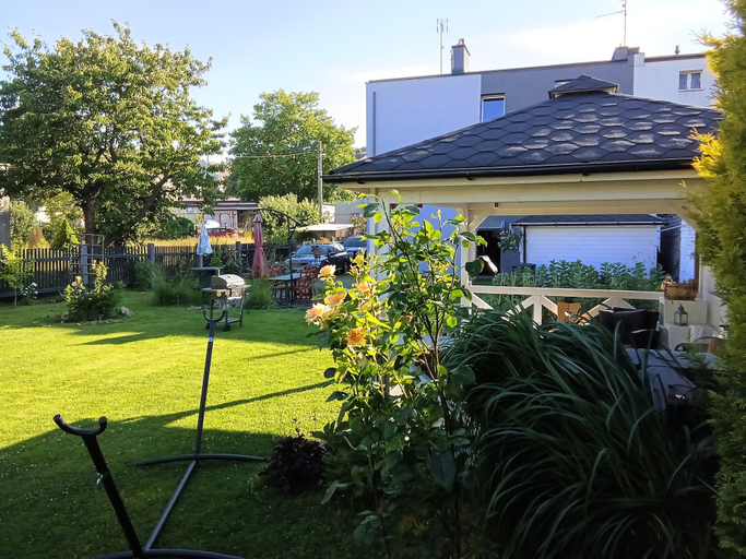 Garden 3, 3BR Orłowo Group Villa and Magic Garden Near Sopot 13p, Gdynia