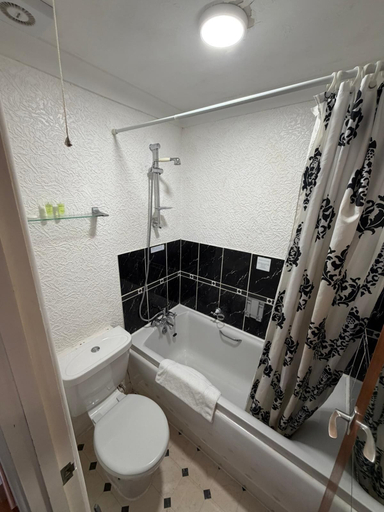 Bathroom 3, Fjaerland Hotel, Norfolk