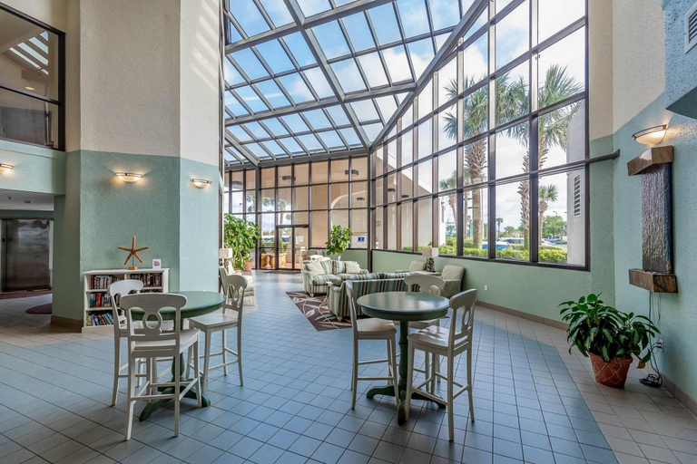 Food & Drinks 5, Phoenix VII by Brett/Robinson Vacations, Baldwin