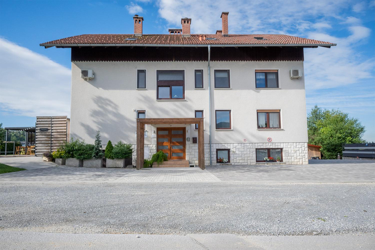 Exterior & Views