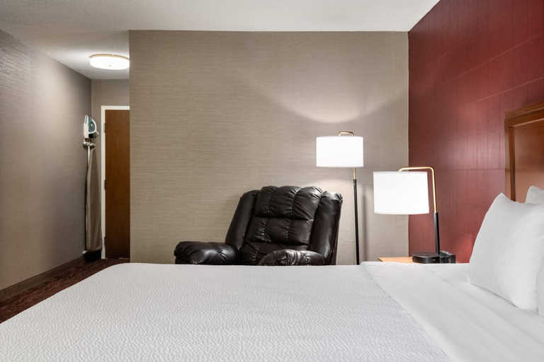 Bedroom 3, Ramada by Wyndham Grand Forks, Grand Forks