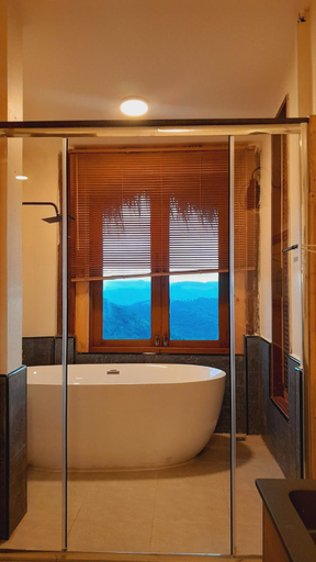 Bathroom, KHIRI HOUSE &Cafe Farm ดอยช้างเชียงรายที่พักอาข่าเรียวกังสไตล์กลางหมู่บ้านดอยช้าง, Mae Suai
