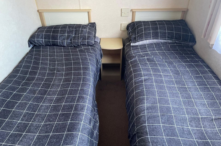 Room 5, Caravan Sleeps 8 - Parking, Pet Friendly, Lincolnshire