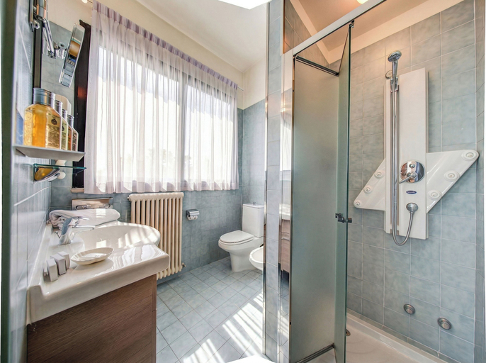 Bathroom 5, Hotel Le Palme, Ravenna