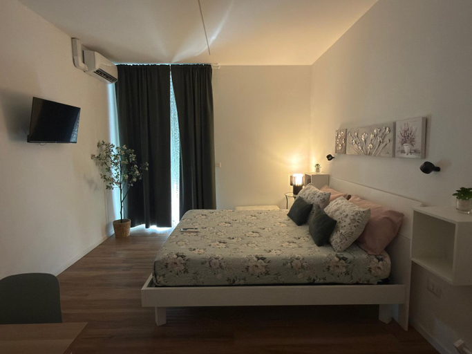 Bedroom 2, Porta Fortuna rooms, Salerno