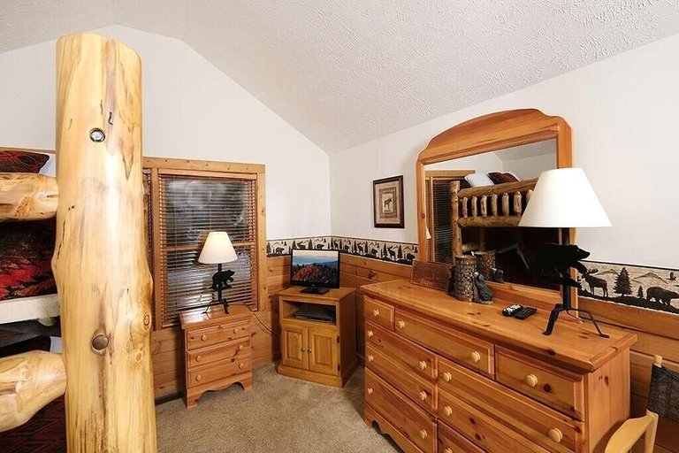 Interior 4, Yeti Lodge, Sevier