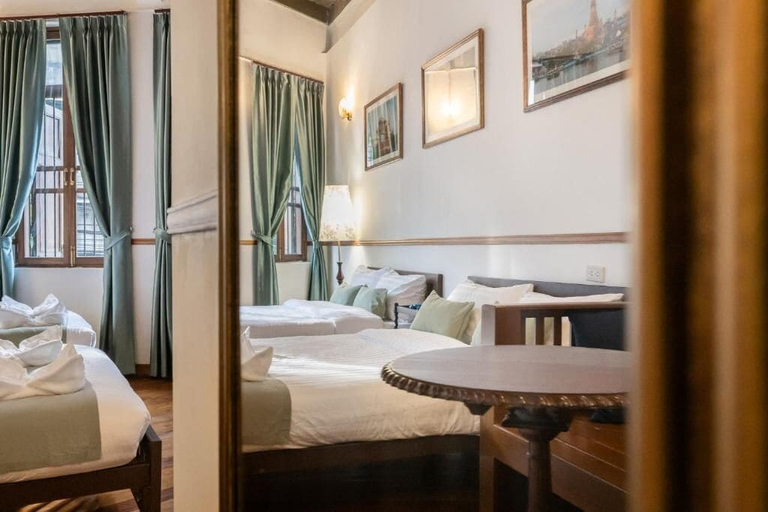 Room 5, Arun Sa Wad - 103 Nana Queen Bed with AC, Samphantawong