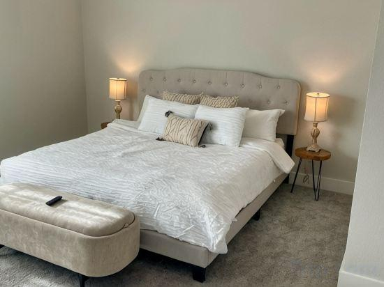 3, Loop, New Luxurious Large 3BR, Sleeps 9 + Parking, Collin