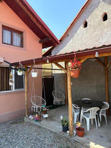 Others 2, Casa Iulia, Eselnita