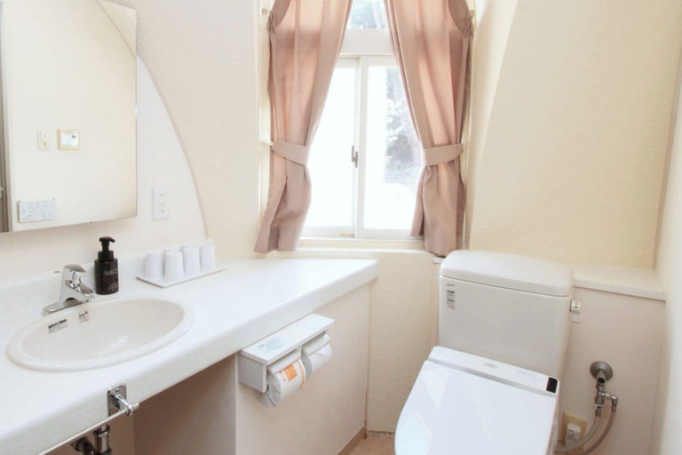 Room 2, Nankishirahama Toretore Village, Shirahama