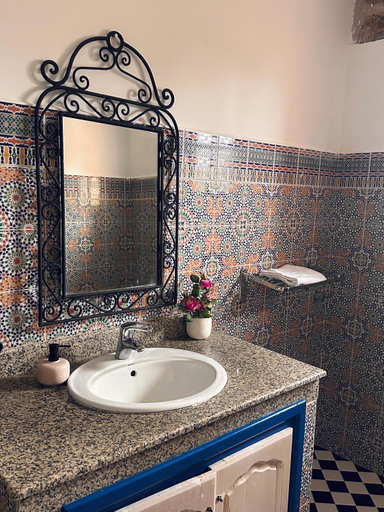 Bathroom, Dar Bakkali Nadi, Tanger-Assilah