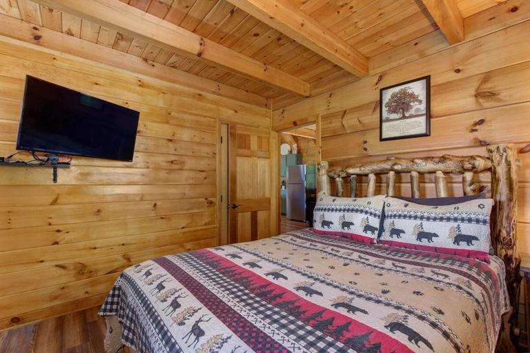 Room 4, Sunrise Pointe, Sevier