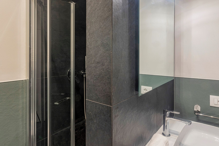Bathroom 2, The Gallery House by Wonderful Italy, Genova