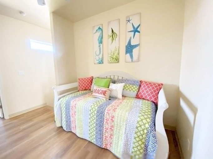 Room 3, Have a Beachy Time at This 5 Star Townhome, Nueces