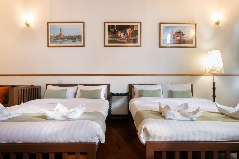 Room 2, Arun Sa Wad - 103 Nana Queen Bed with AC, Samphantawong