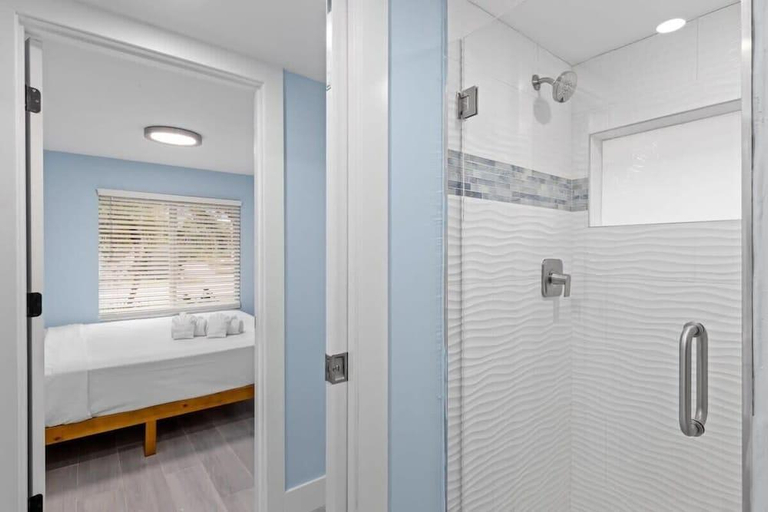 Bedroom 2, THE PALMVIEW AND SANDPIPER INNS, Lee