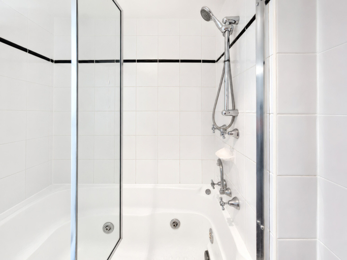 Bathroom 4, Gladstone Capricorn Apartments, Gladstone