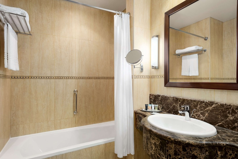 Bathroom 4, Wyndham Garden Salalah Mirbat, Marbat
