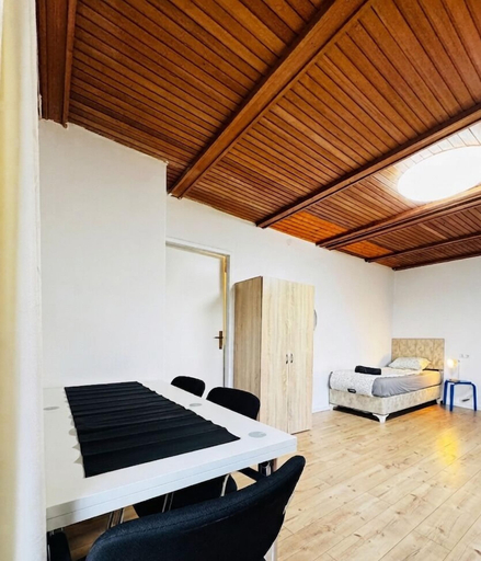 Room 4, Charming House with Garden Access, Wien