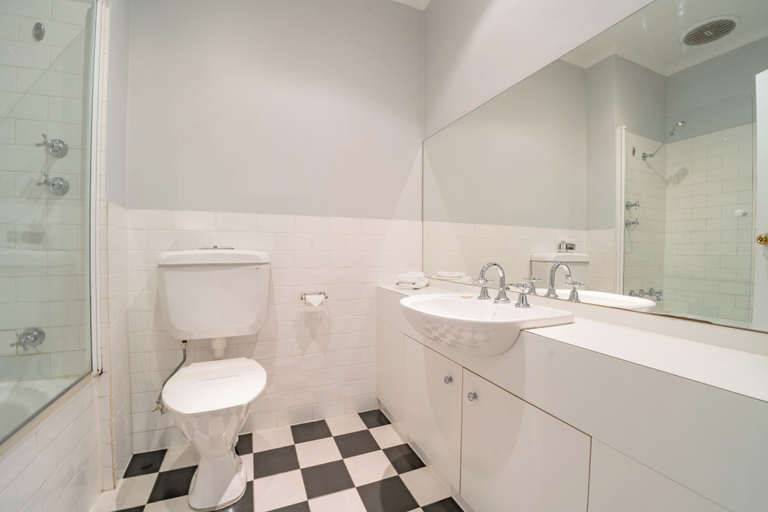 Bathroom 4, St Francis Winery, Adelaide