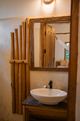 Bathroom 3, Mlango Paje Villa Boutique, Kusini
