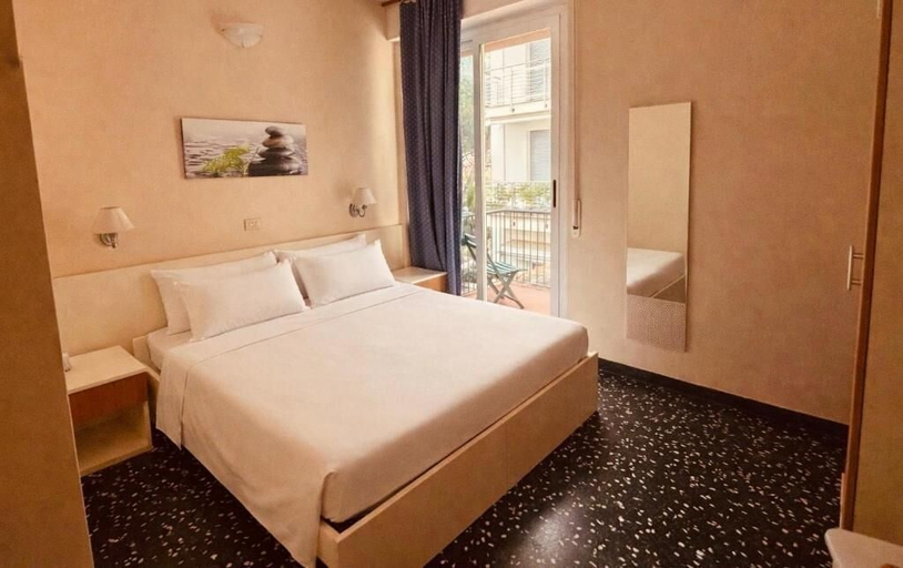 Others 2, Hotel Elisabetta, Genova