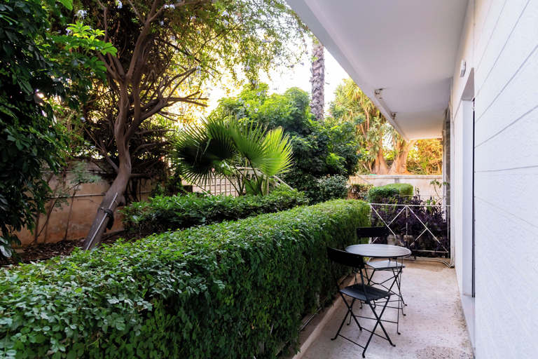 Outdoor dining 4, Luxury Glyfada flat near sea & market, Attica