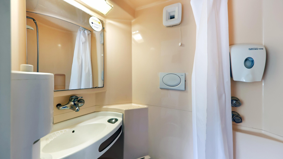 Bathroom 5, Premiere Classe Dreux, Eure-et-Loir