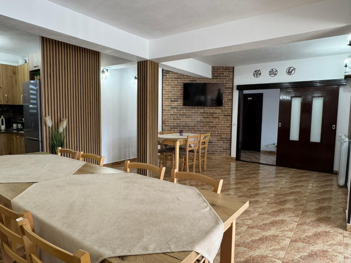 Others 5, Casa Complex Borsa, Borsa