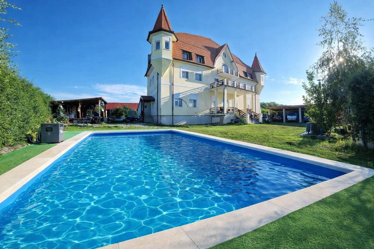 Sport & Beauty 2, Castle Csanyi, Livezeni