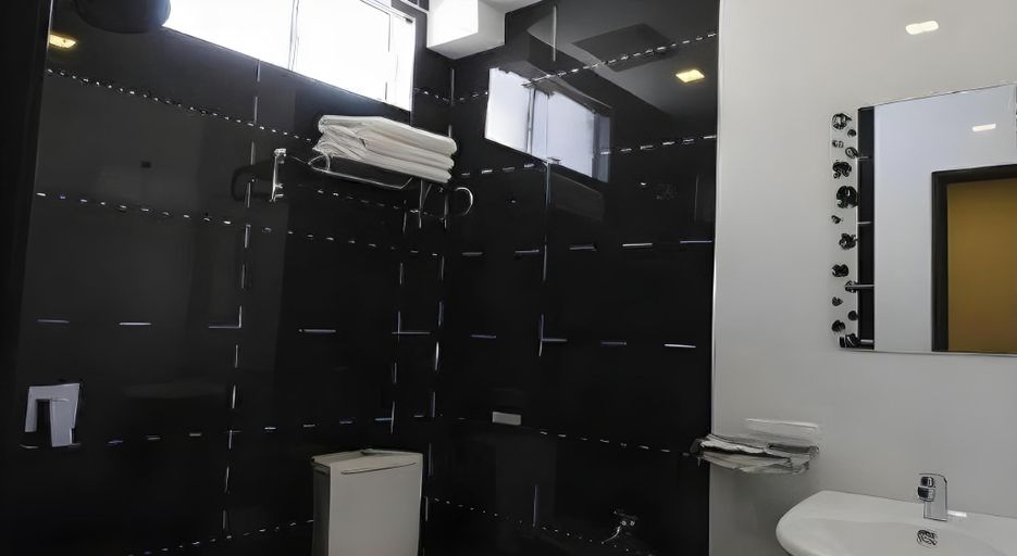 Bathroom 5, Cathay Hotel, Kota Kinabalu