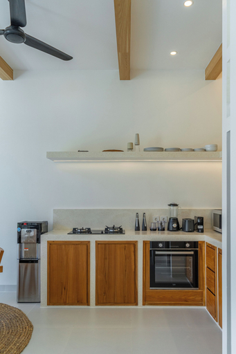 Private kitchen 2, Maiora Hills - Chic 2BR Villa in Central Canggu, 4 Mins to Beach!, Badung