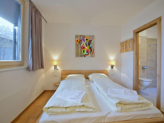 Bedroom 3, Alpine Apartment Near Ski Lift for 8, Zell am See