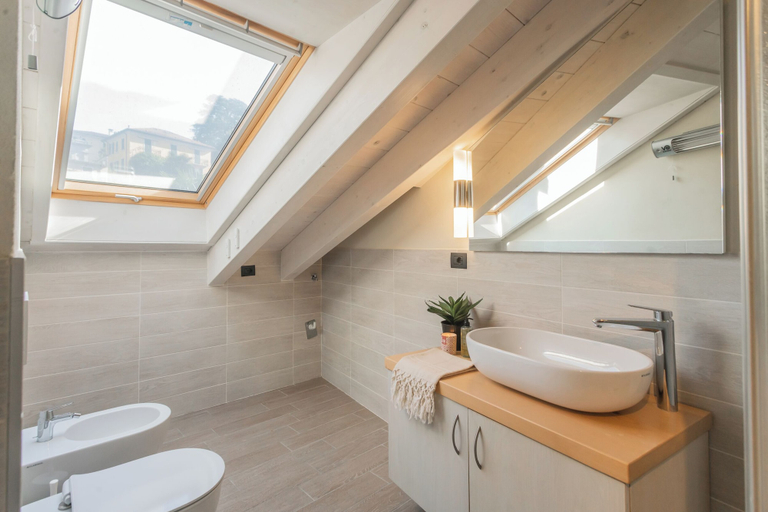 Bathroom 2, Bellagio Prestige Loft, Como
